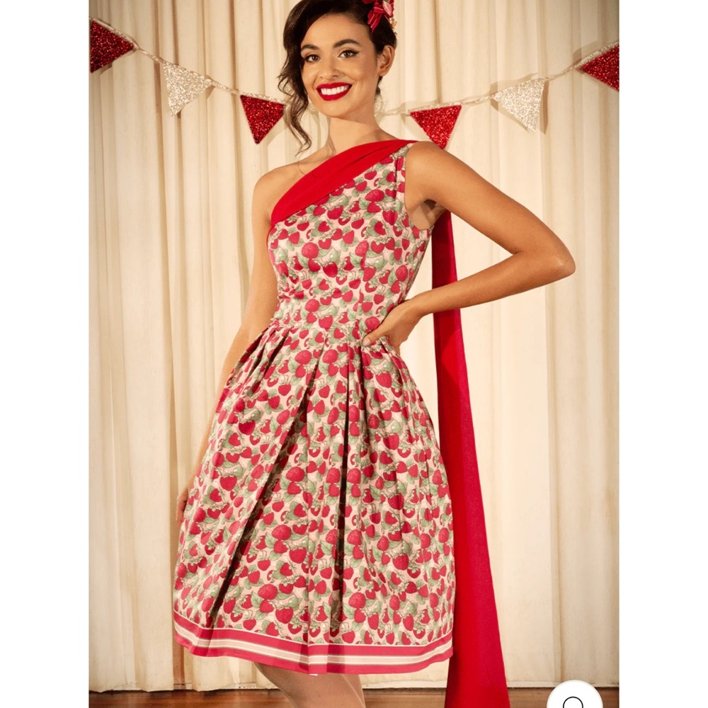 Kitten damour strawberry dress size 18au